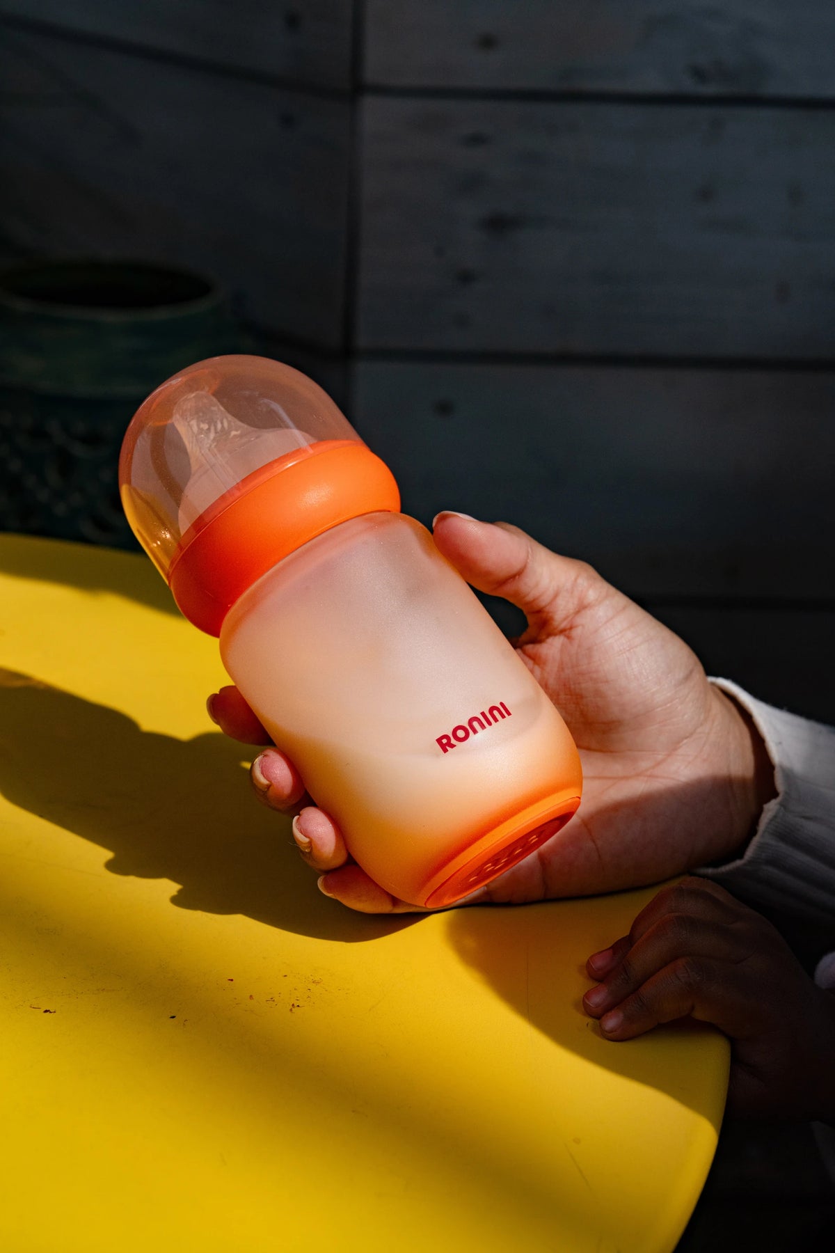 Ronini Wrapped Glass Bottle in use